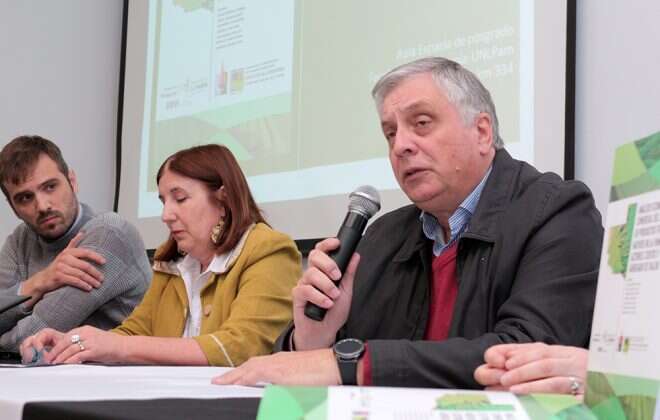 Moralejo participó en la presentación de libro en Agronomía