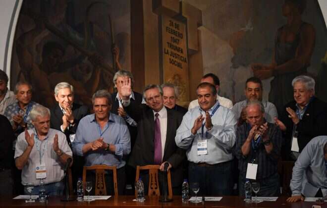 Alberto Fernández en la CGT: “Al país lo arreglamos entre todos, trabajando juntos”