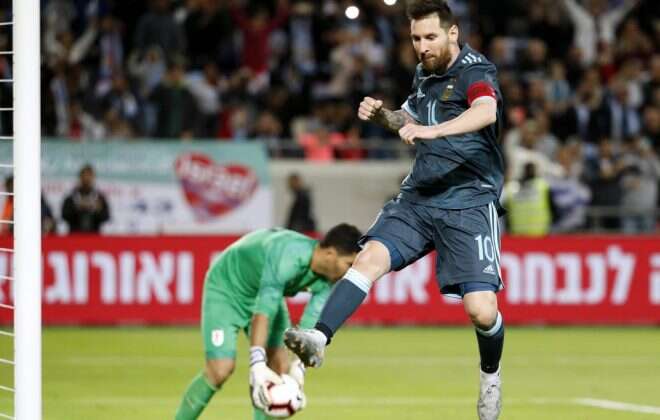 Fútbol: Argentina cerró el año con un valioso empate ante Uruguay