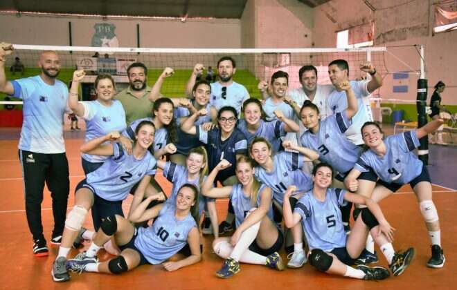 Alonso presenció el encuentro de La Pampa en vóley femenino