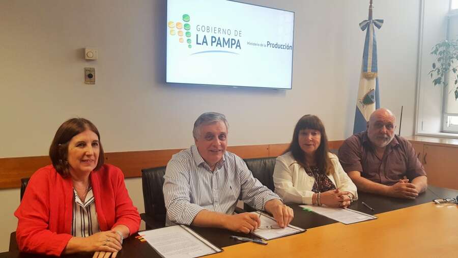 Producción firmó convenio con la UNLPam