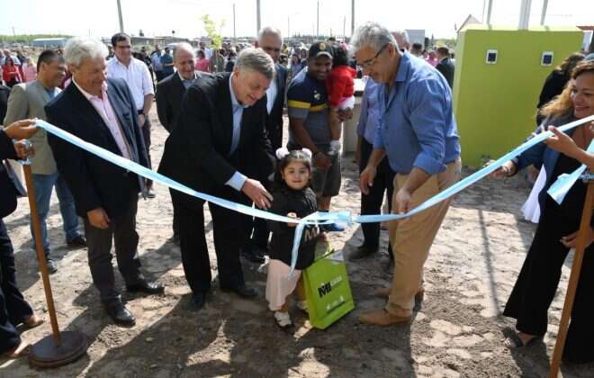 Ziliotto entregó viviendas en 25 de Mayo: “Vamos a seguir profundizando la política habitacional”