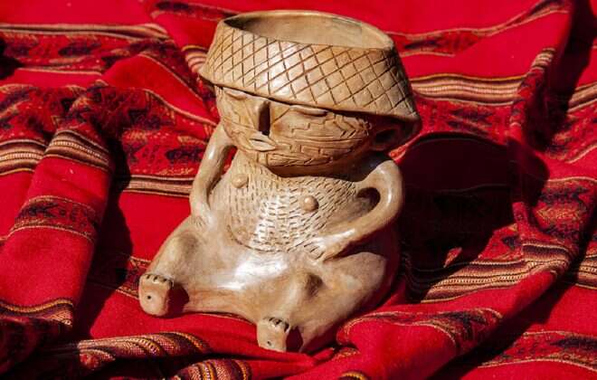 “Estampa y arcilla”: Marta Arangoa y Delia Krolll exponen en el MEDASUR