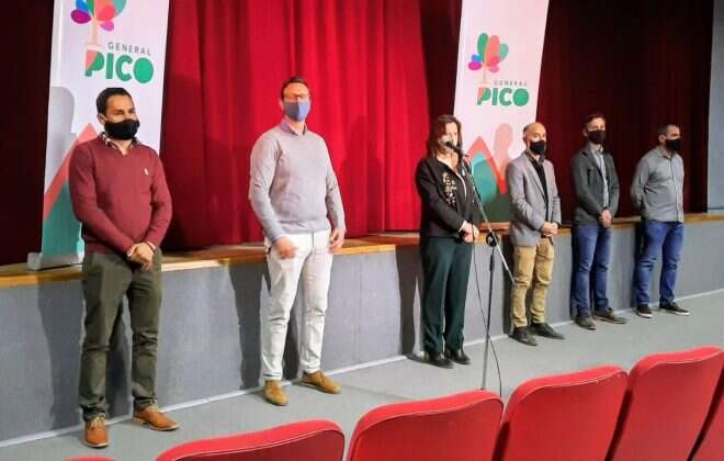 Se entregaron 30 microcréditos de la Ley de Descentralización en General Pico