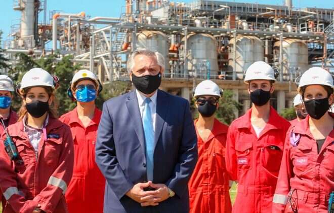 Alberto Fernández anunció inversiones en la Refinería Raízen y respondió a las declaraciones de Macri