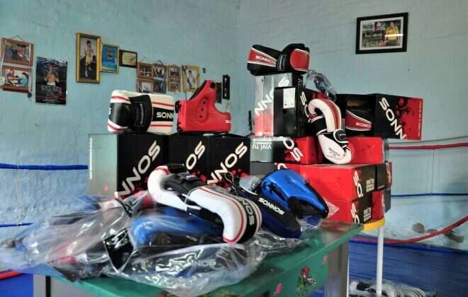 El municipio de Santa Rosa entregó material deportivo a escuelas de boxeo