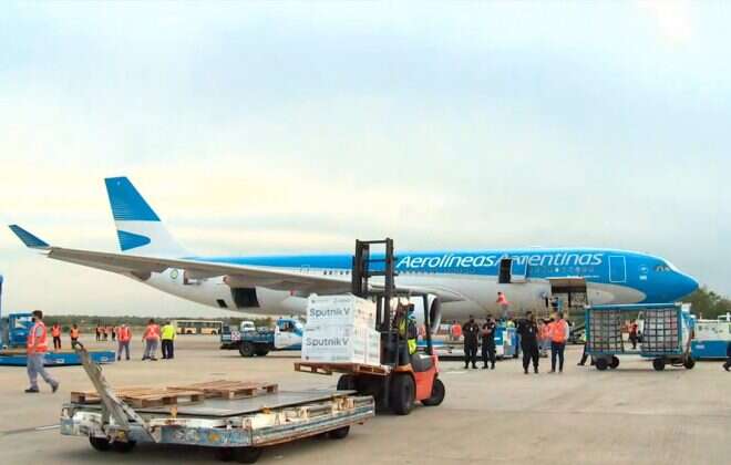 Llegó a Moscú el noveno vuelo de Aerolíneas Argentinas para traer más vacunas