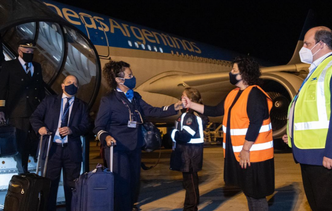 Llegó desde China el avión de Aerolíneas con una carga de un millón de vacunas Sinopharm