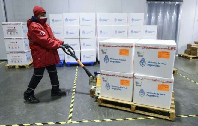 Llegaron más de un millón de dosis de vacunas AstraZeneca desde Estados Unidos