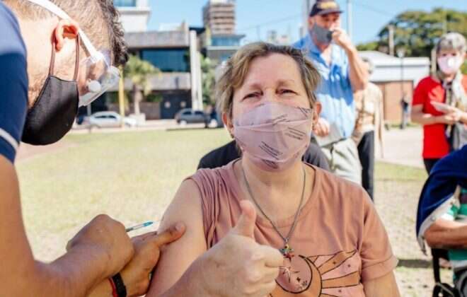 Alta eficacia de las vacunas Sputnik V y AstraZeneca contra la variante Delta