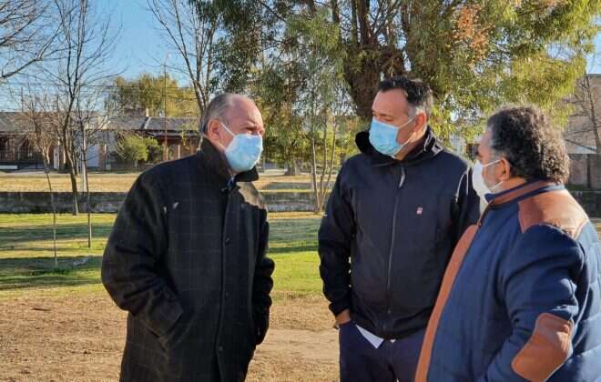 Ministro de Salud recorrió el hospital castense