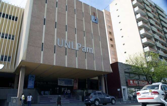 La presencialidad “plena” en la UNLPam volverá recién en 2022