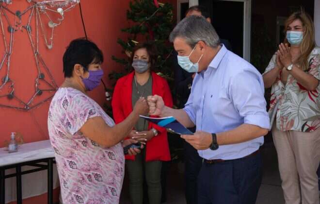 Entrega de créditos Rucalhué en Luan Toro