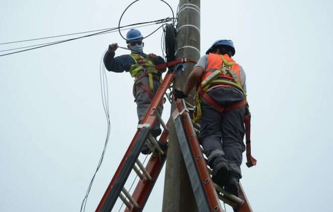 Avanzan obras de fibra óptica en Miguel Cané