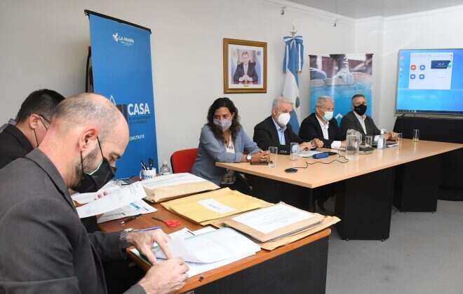 “Casa Propia”: desde Chos Malal, Ziliotto encabezó la licitación de 60 viviendas