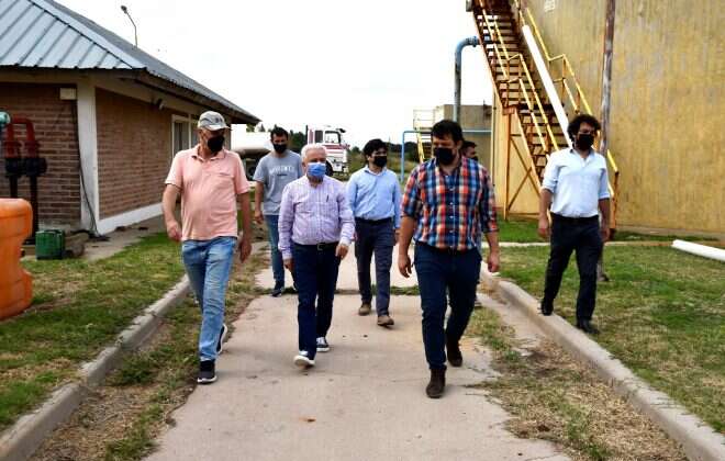 Funcionarios provinciales recorrieron estado de obras en Trenel