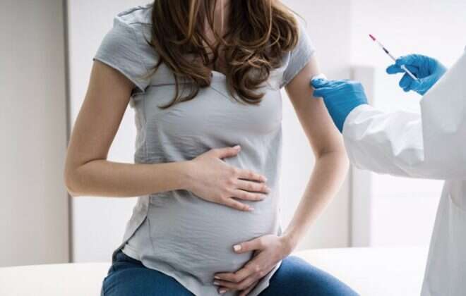 Aseguran que la vacunación contra el coronavirus no afecta a la fertilidad ni el embarazo