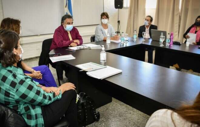 Gobierno y gremios docentes trabajan para un regreso seguro a la presencialidad