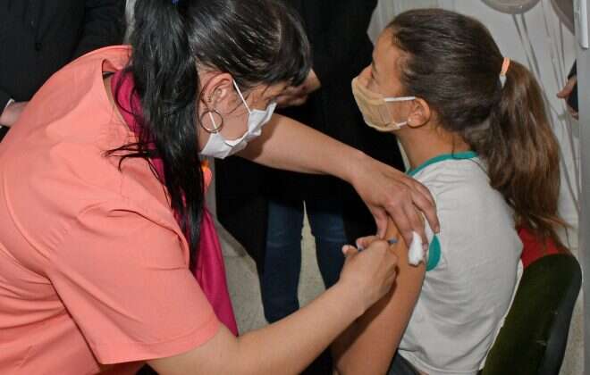 COVID-19: Salud refuerza la vacunación a adolescentes