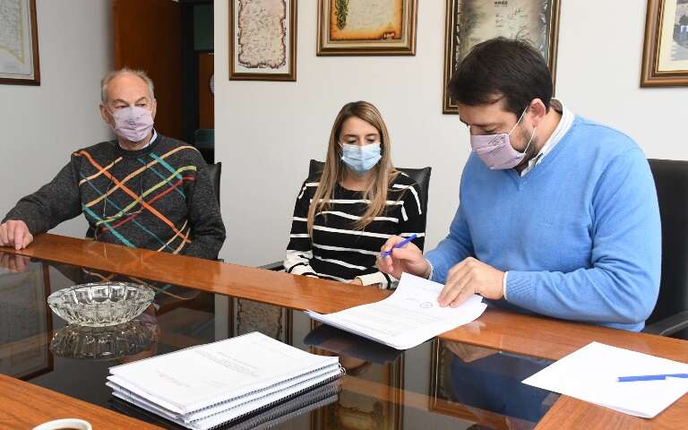 Firmaron contrato para la reparación integral de la Ruta Provincial NÂ° 20