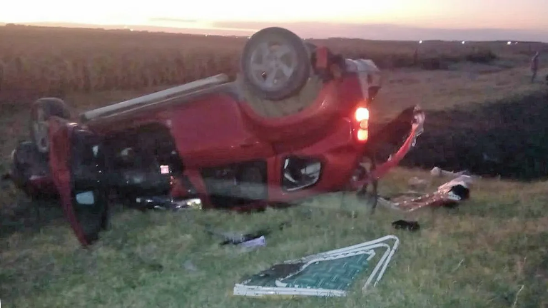 Cinco pampeanos hospitalizados luego de un choque entre dos autos en Autovía Río Cuarto-Córdoba