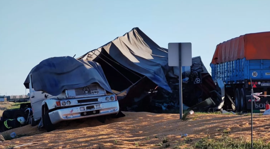 Choque frontal en la Ruta 33: muere camionero de Castex