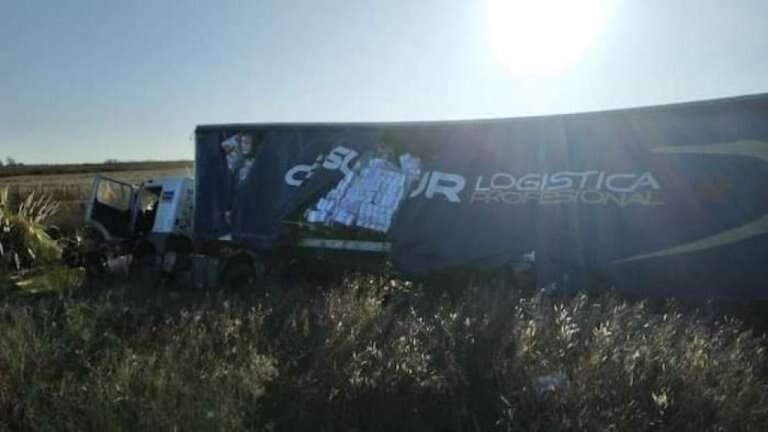 Tres detenidos por el camionero que volcó y murió tras un ataque con piedras en Daireaux