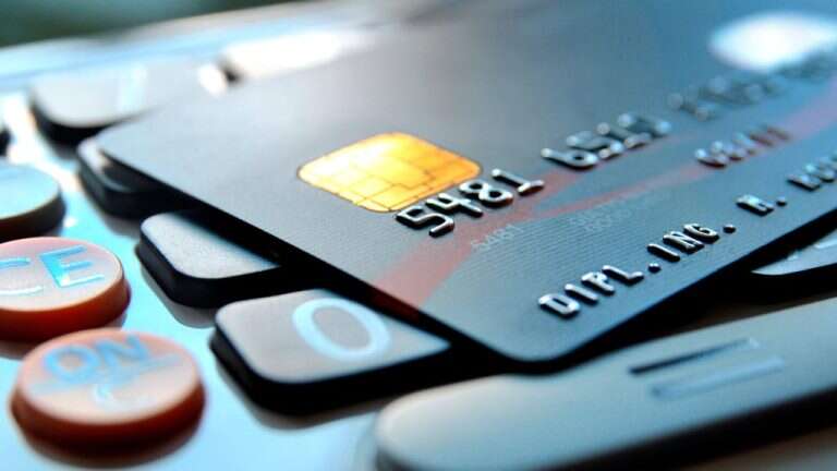 Continúan las denuncias por consumos duplicados en tarjetas de crédito