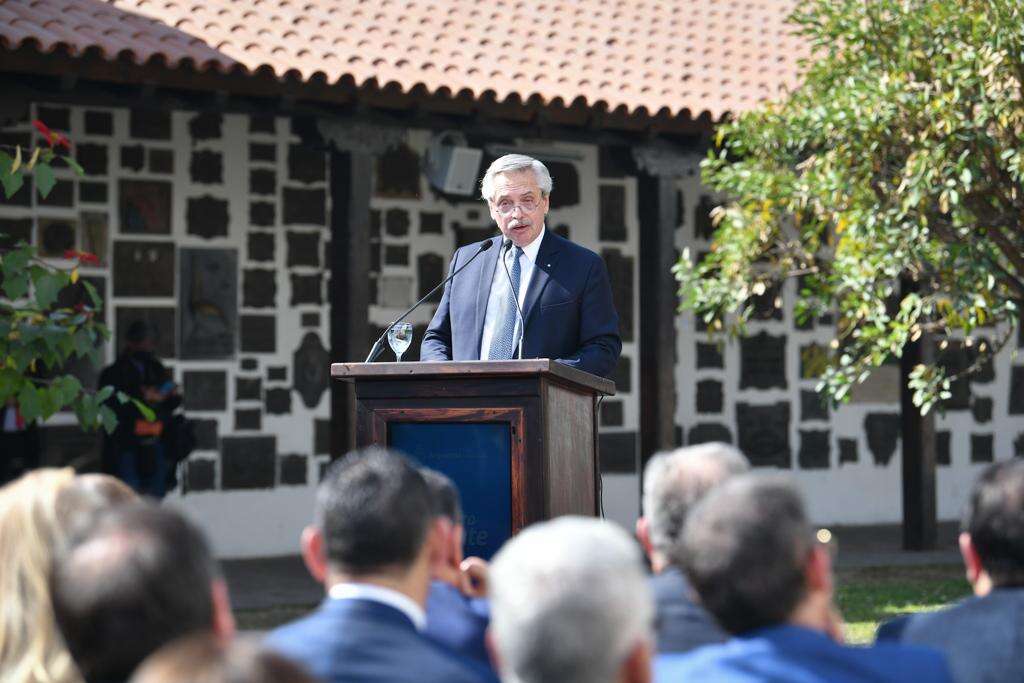Alberto Fernández en el Día de la Independencia dio un mensaje a sus opositores: “Â¡Bajen las armas! Acá hay un pueblo que quiere comer, tener salud, educación, ser feliz”
