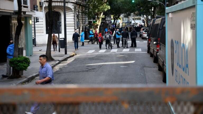 Investigación: Sabag Montiel y su novia planearon alquilar un departamento frente a la casa de la vicepresidenta