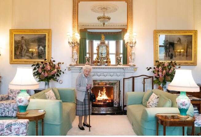 Reino Unido: La reina Isabel II está bajo supervisión médica por su frágil estado de salud