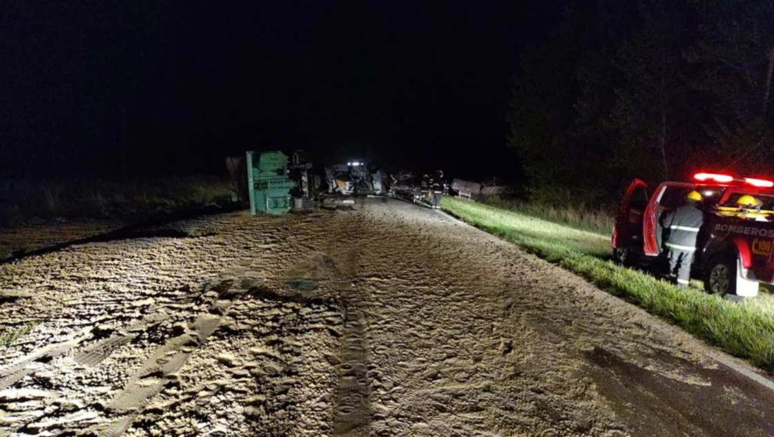 Murió un hombre producto del choque frontal entre dos camiones en la ruta 152