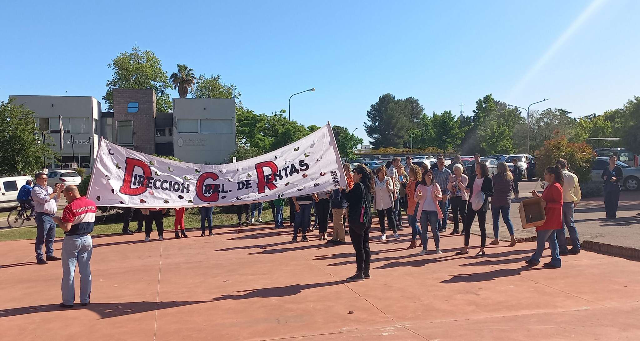 Trabajadores de Rentas se declararon en “estado de asamblea permanente” y no hay atención al público