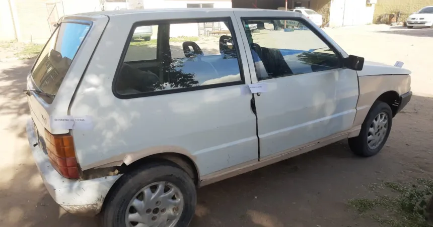 Dos jóvenes fueron demorados por exhibir un arma de fuego mientras conducían un vehículo en estado ebriedad