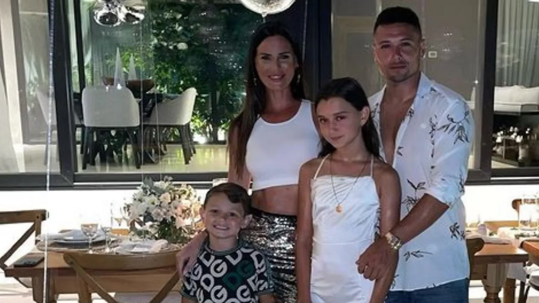 Mauro Zárate se fue del país para jugar en Cosenza y dejó a Natalie Weber y sus hijos en la Argentina