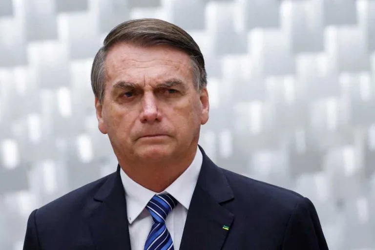 Brasil: Bolsonaro continúa internado tras la operación intestinal