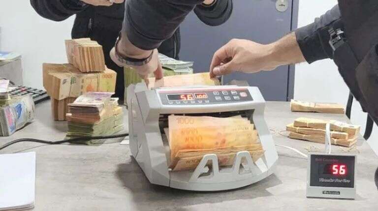 Argentina: 26 allanamientos, 15 detenidos y un auto con US$575 mil ocultos