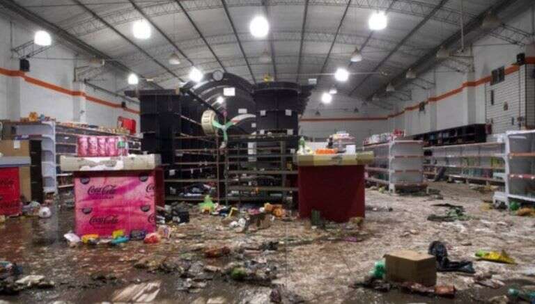 Buenos Aires: Alerta en el conurbano, más de 50 detenidos por “incentivar” saqueos en supermercados