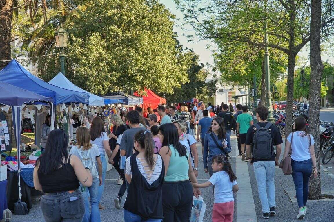 Feria de Manualistas: Gran marco de público y numerosas ventas