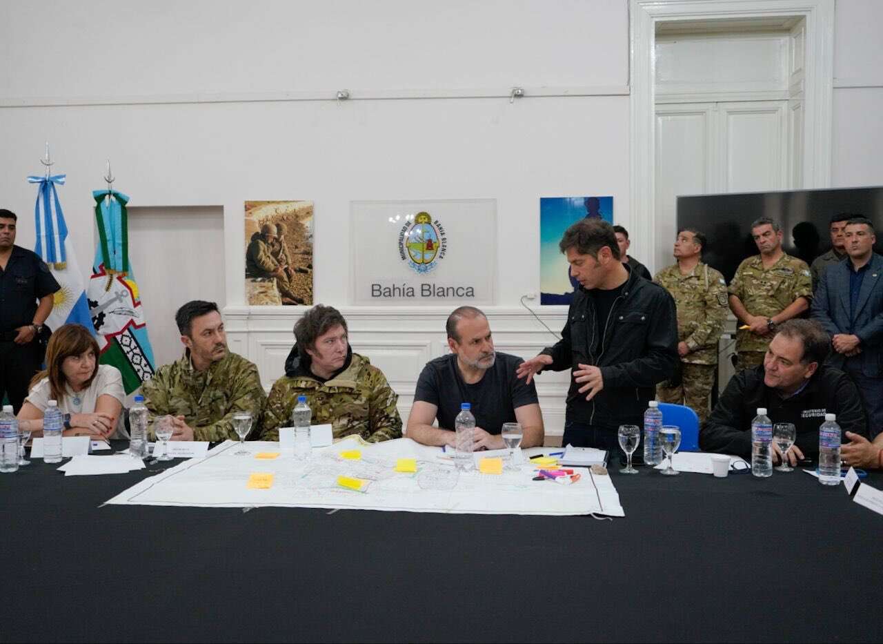 Milei y Kicillof se trasladaron hasta Bahía Blanca por la situación crítica que vive la ciudad luego del temporal
