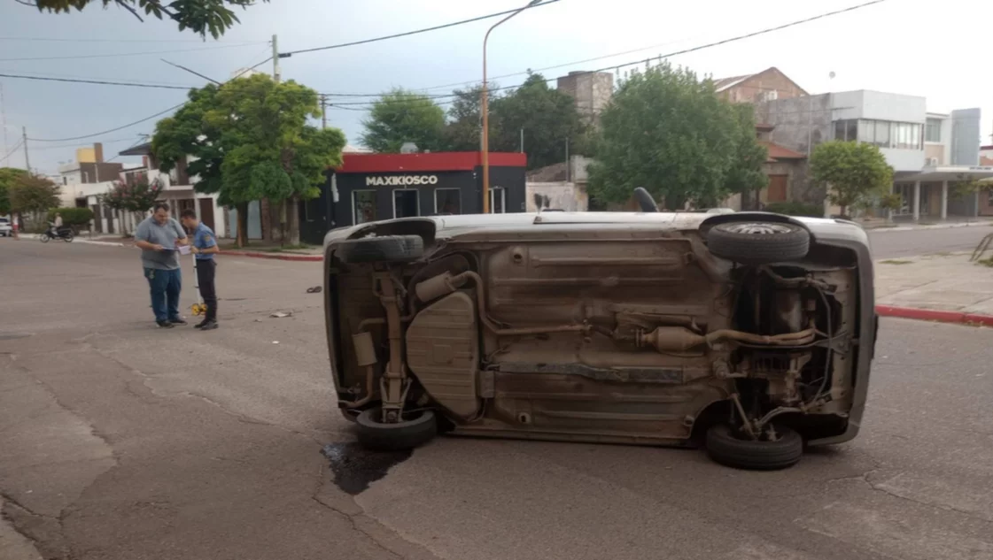 Eduardo Castex: Choque, vuelco y fuga