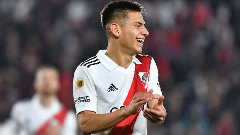 Fútbol: Se revelaron más detalles de la venta del “Diablito” Echeverri al Manchester City