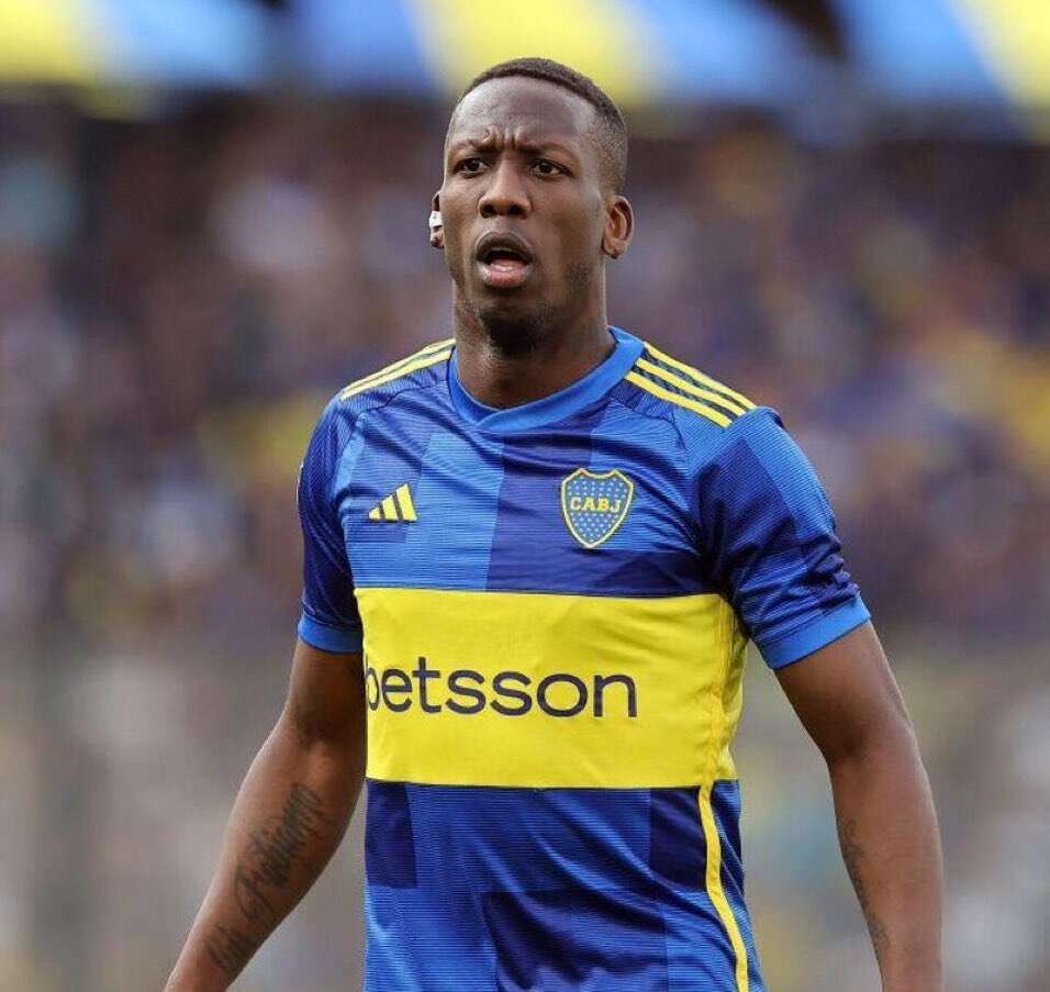 Fútbol: Boca rechazó una oferta por Luis Advincula