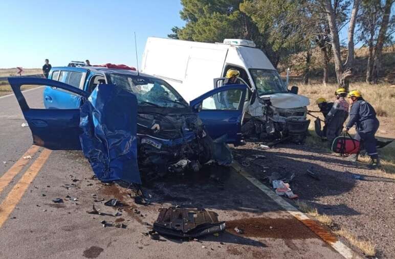 Fuerte choque frontal en la RN 35 dejó tres lesionados