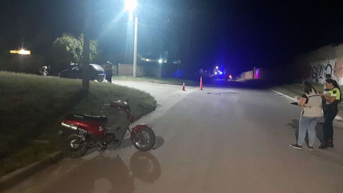 Santa Rosa: Un motociclista resultó fracturado tras un choque contra un auto