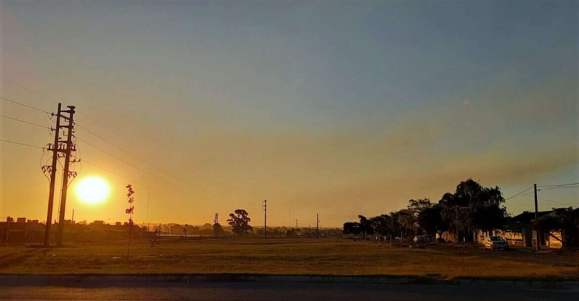 Una cortina de humo cubre Santa Rosa en la mañana de este martes