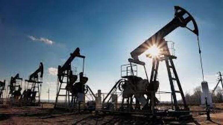 ¿Bajará la nafta lo que debería? El barril de petróleo vuelve a cotizar a menos de US$ 60