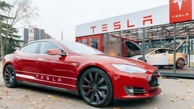 Elon Musk despidió al 10% de los empleados de Tesla