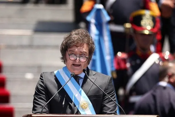 El Presidente Javier Milei admitió que no leyó la nota de la revista Time donde lo destrozan