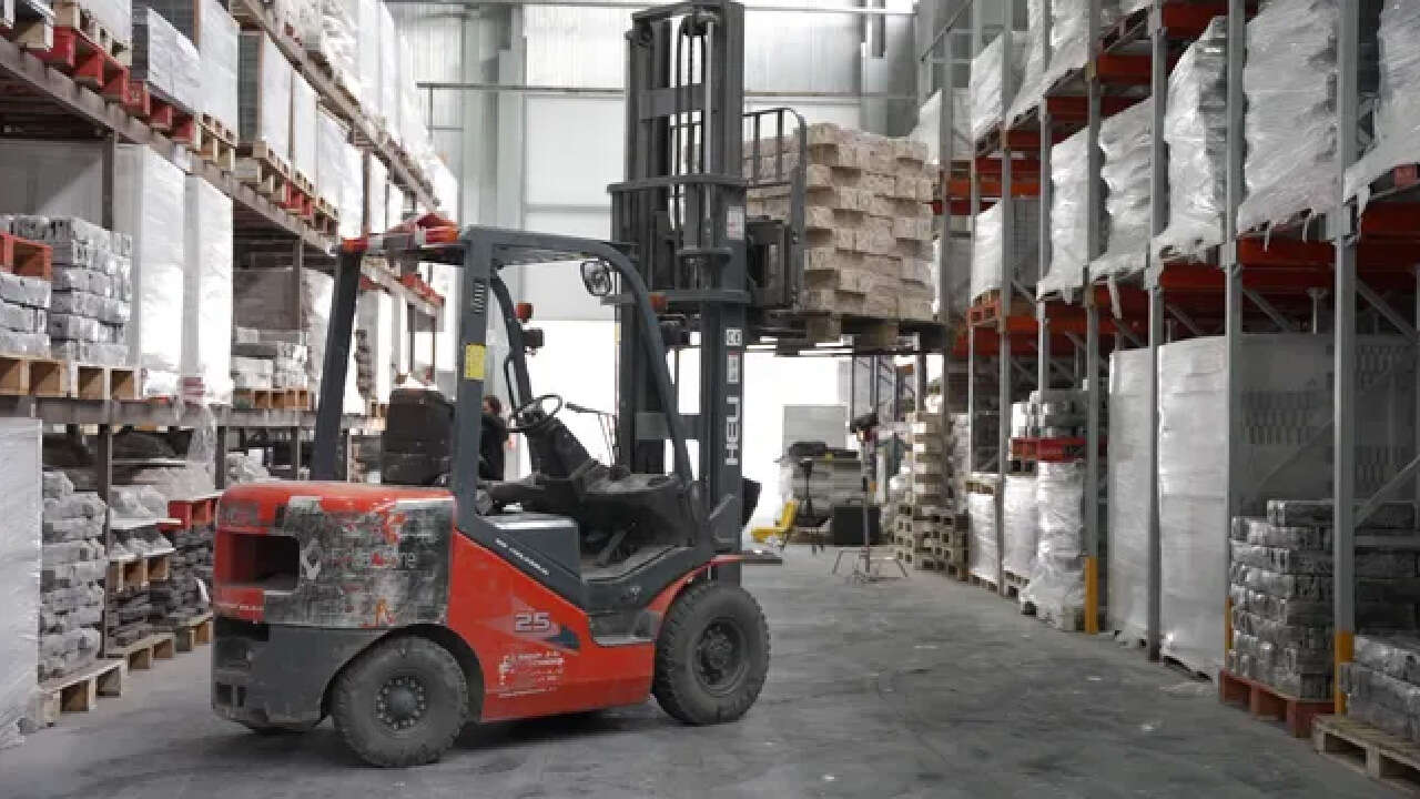 La actividad industrial cayó 11,7% en el primer trimestre y acumula 10 meses de retrocesos